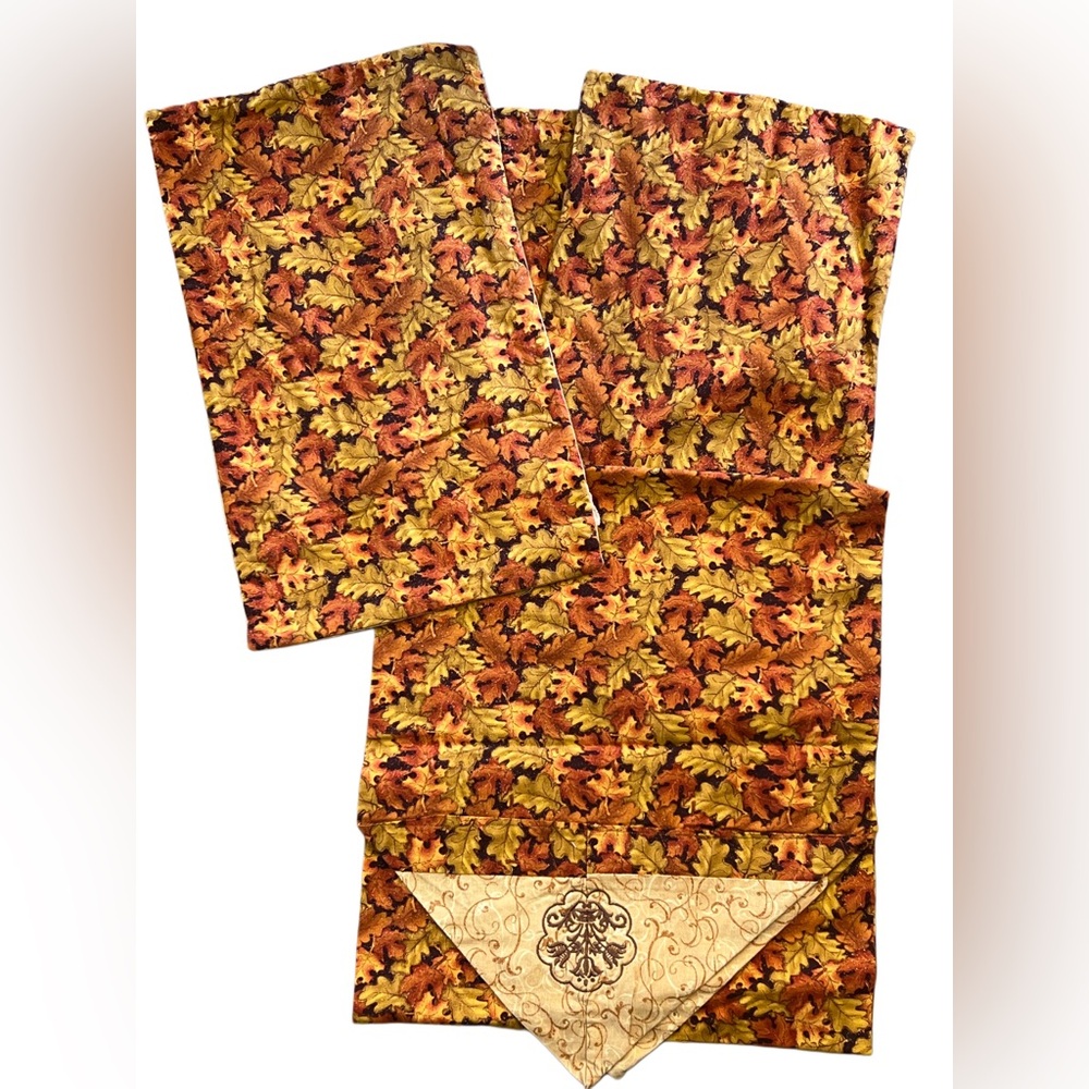 Printed Seasonal Placemats and Table Runner